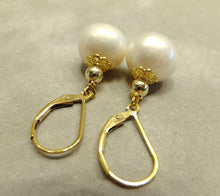 Load image into Gallery viewer, White freshwater pearl earrings in gold
