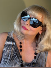 Load image into Gallery viewer, Black modern style sun glass