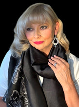 Load image into Gallery viewer, black and white print scarf