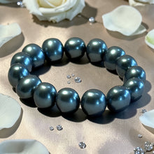Load image into Gallery viewer, Blue freshwater pearl beaded stretch bracelet