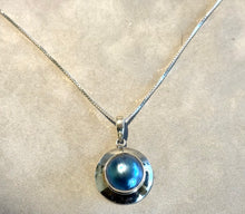 Load image into Gallery viewer, Blue pearl pendant necklace in sterling silver