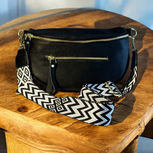 Load image into Gallery viewer, Crossover black leather bag with adjustable strap