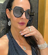 Load image into Gallery viewer, Crystal drop earrings