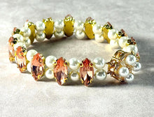 Load image into Gallery viewer, Pink crystal and pearl bracelet