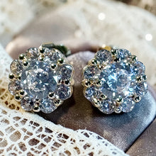 Load image into Gallery viewer, Flower stud earrings in gold filled