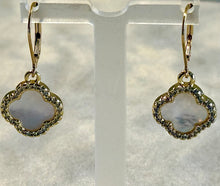 Load image into Gallery viewer, Clover leaf gold drop earrings