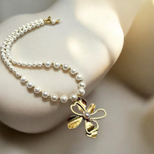 Load image into Gallery viewer, Gold Flower pendant necklace in white pearl