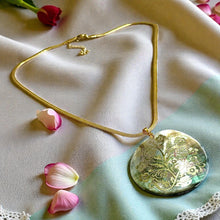 Load image into Gallery viewer, Gold filled shell necklace