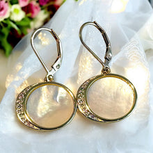 Load image into Gallery viewer, Gold drop pearl earrings