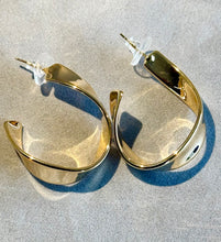 Load image into Gallery viewer, 18 K gold filled hoop stud earring