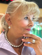 Load image into Gallery viewer, Grey pearl earrings