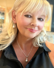 Load image into Gallery viewer, Drop white mother of pearl earrings