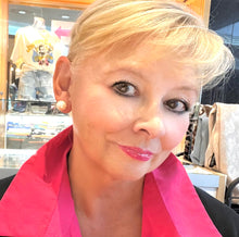 Load image into Gallery viewer, Pearl stud earrings in white