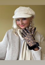 Load image into Gallery viewer, Ladies leopard print winter glove