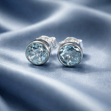 Load image into Gallery viewer, Light blue topaz stud earring