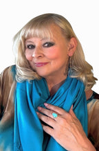 Load image into Gallery viewer, Long cashmere blue scarf for ladies