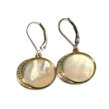 Load image into Gallery viewer, Mother of pearl gold drop earrings