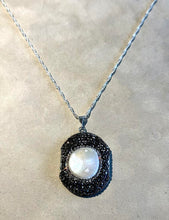 Load image into Gallery viewer, Natural white pearl and crystal necklace