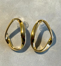 Load image into Gallery viewer, Oval gold filled stud hoop earring