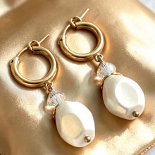 Load image into Gallery viewer, Cream pearl gold filled earrings