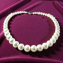 Load image into Gallery viewer, White mother of pearl necklace