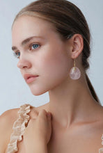 Load image into Gallery viewer, Rose quartz gemstone earrings in gold