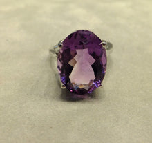 Load image into Gallery viewer, Oval amethyst gemstone ring