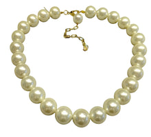 Load image into Gallery viewer, Cream mother of pear necklace