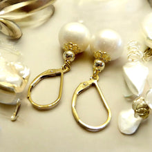 Load image into Gallery viewer, White freshwater pearl earrings