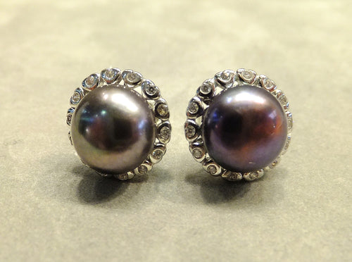 Freshwater pearl stud earrings in grey