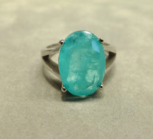Load image into Gallery viewer, Oval Paraiba Tourmaline gemstone ring

