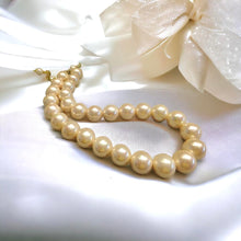 Load image into Gallery viewer, mother of pearl necklace