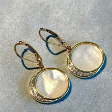Load image into Gallery viewer, White mother of pearl drop gold earrings