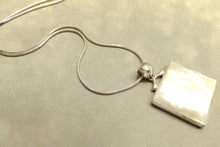 Load image into Gallery viewer, White mother pf pearl necklace in sterling silver