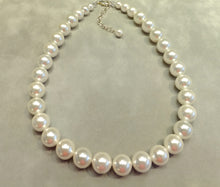 Load image into Gallery viewer, Bold white pearl necklace