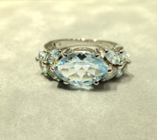 Load image into Gallery viewer, Blue topaz cluster gemstone ring