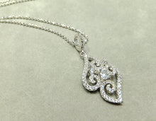 Load image into Gallery viewer, Crystal pendant necklace