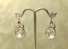 Load image into Gallery viewer, Cubic zirconia earrings