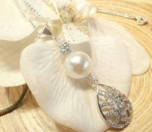 Load image into Gallery viewer, sterling silver and pearl necklace