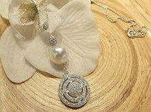 Load image into Gallery viewer, Mother of Pearl Necklace in Sterling Silver - butlercollection