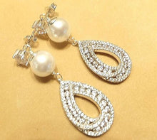 Load image into Gallery viewer, pearl earrings