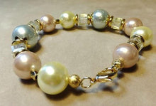 Load image into Gallery viewer, mother of pearl bracelet
