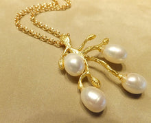 Load image into Gallery viewer, Natural white pearl and gold necklace
