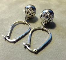 Load image into Gallery viewer, Grey pearl and sterling silver hoop earrings