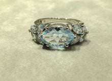 Load image into Gallery viewer, Blue topaz gemstone cluster ring