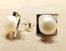 Load image into Gallery viewer, Natural White Freshwater Stud Pearl Earring in Sterling Silver

