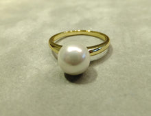 Load image into Gallery viewer, white pearl gold ring