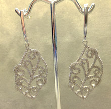 Load image into Gallery viewer, Swarovski crystal drop earrings