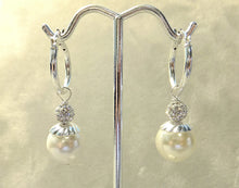 Load image into Gallery viewer, White pearl wedding earrings