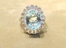 Load image into Gallery viewer, flower ble topaz ring